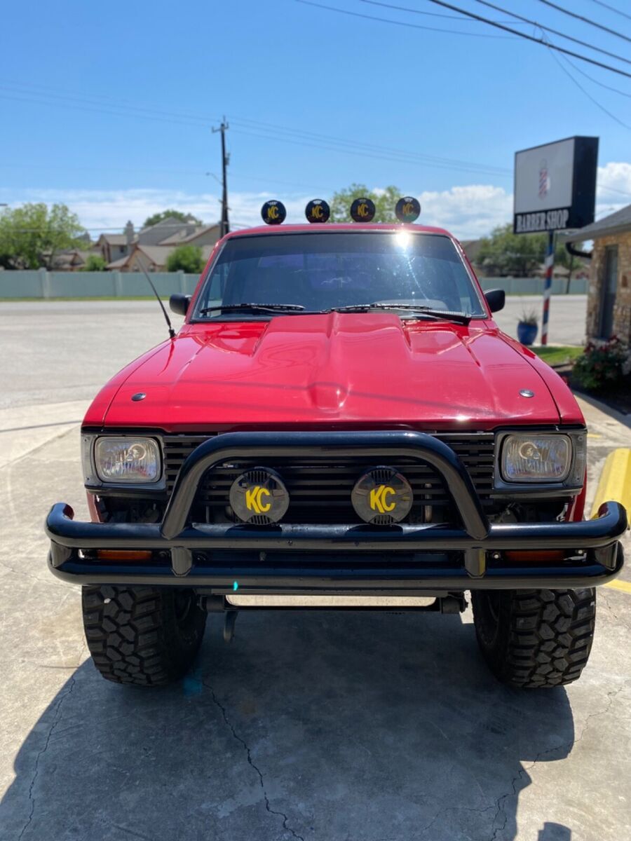 1983 Toyota Hilux SR5 - photo 2