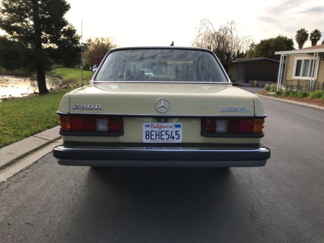 1979 Mercedes-Benz 200-Series - photo 13