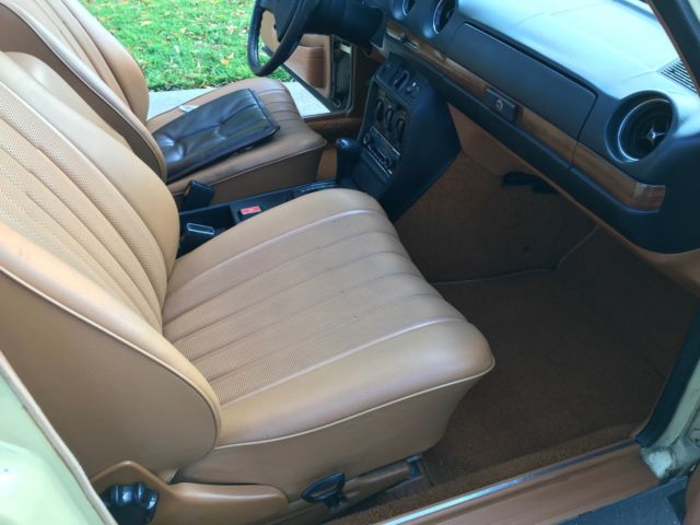 1979 Mercedes-Benz 200-Series - photo 5