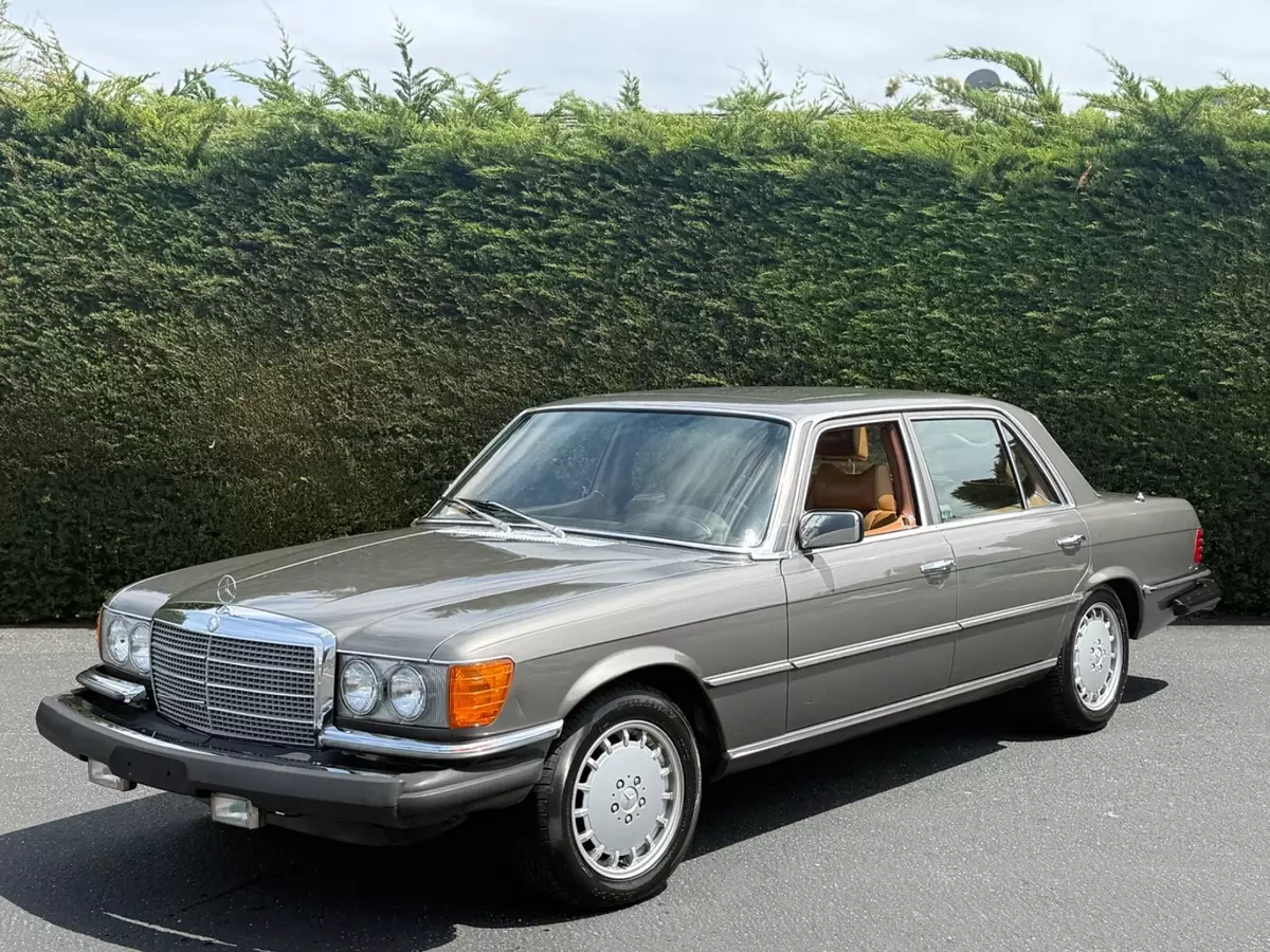 1979 Mercedes-Benz 400-Series