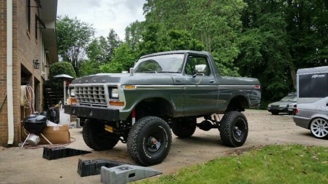 1979 Ford Bronco Custom - photo 2