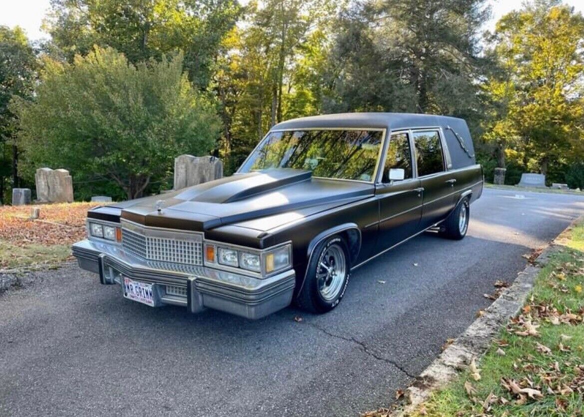 1979 Cadillac Fleetwood Hearse - photo 2