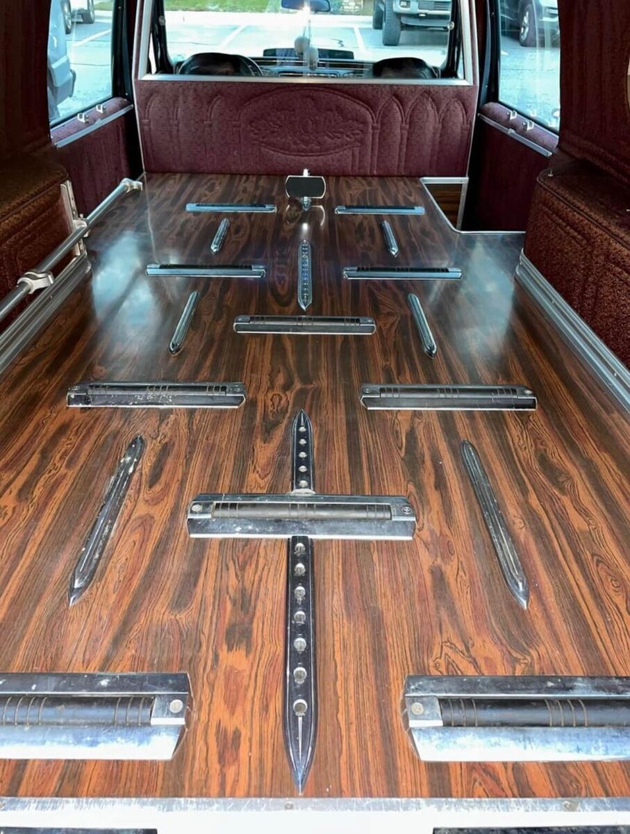 1979 Cadillac Fleetwood Hearse - photo 6