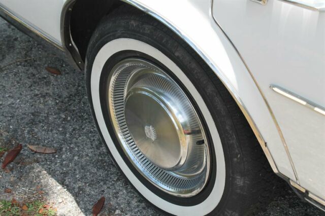 1979 Cadillac Seville 72,000 miles Moonroof - photo 9