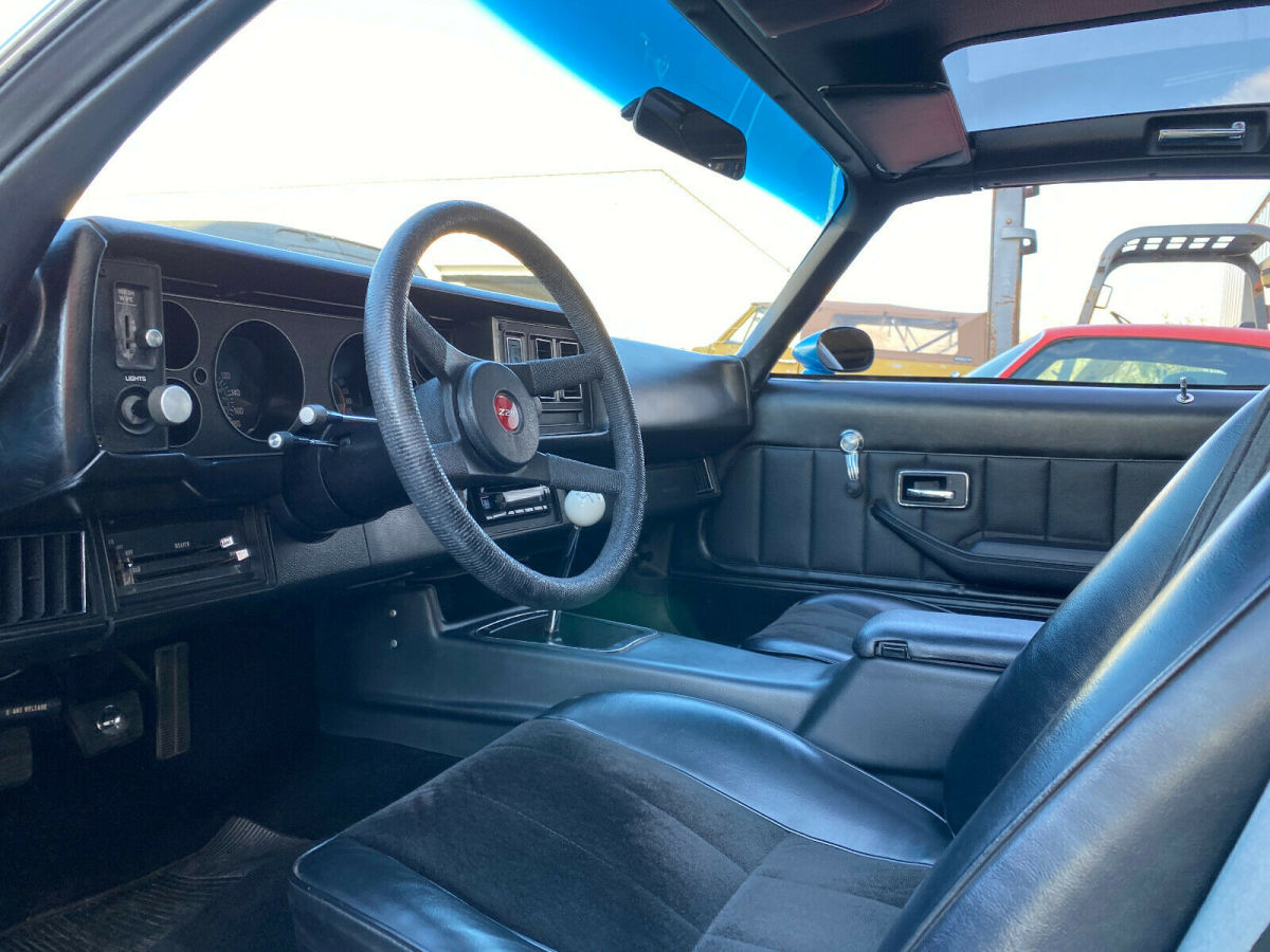 1979 Chevrolet Camaro Z28, 350ci 5.7L - 4 Speed, T-Tops, AC, Blue - photo 12