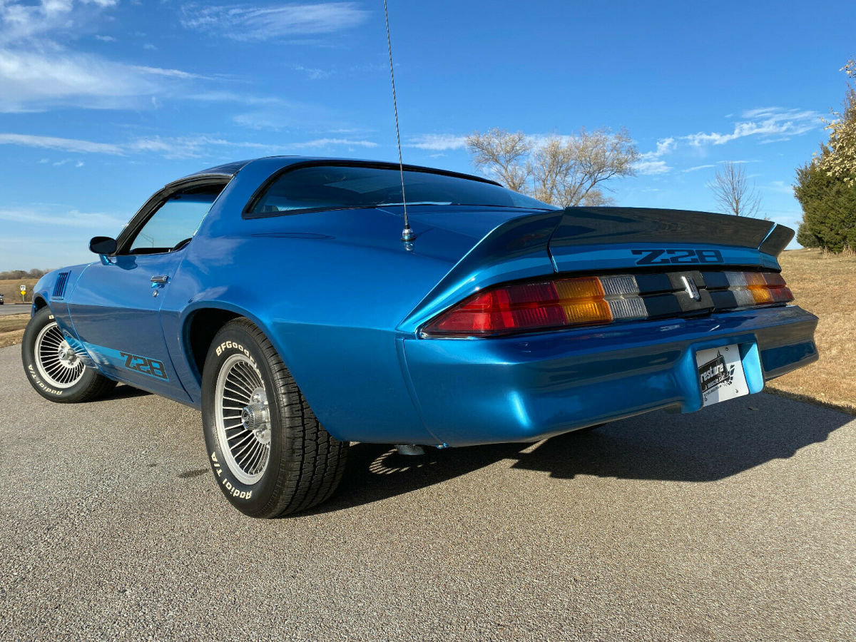 1979 Chevrolet Camaro Z28, 350ci 5.7L - 4 Speed, T-Tops, AC, Blue - photo 5