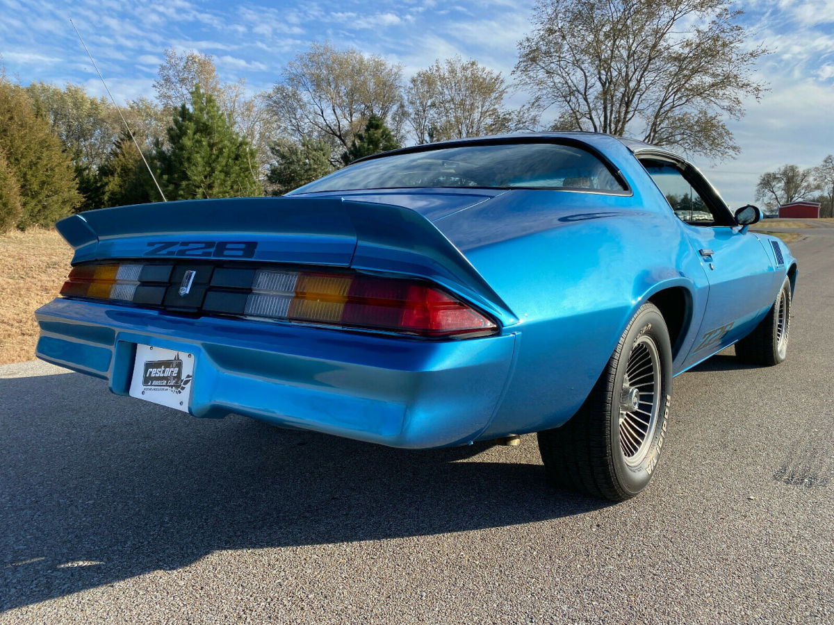 1979 Chevrolet Camaro Z28, 350ci 5.7L - 4 Speed, T-Tops, AC, Blue - photo 7