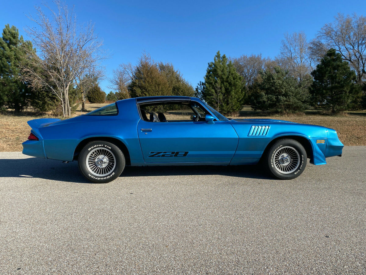 1979 Chevrolet Camaro Z28, 350ci 5.7L - 4 Speed, T-Tops, AC, Blue - photo 8