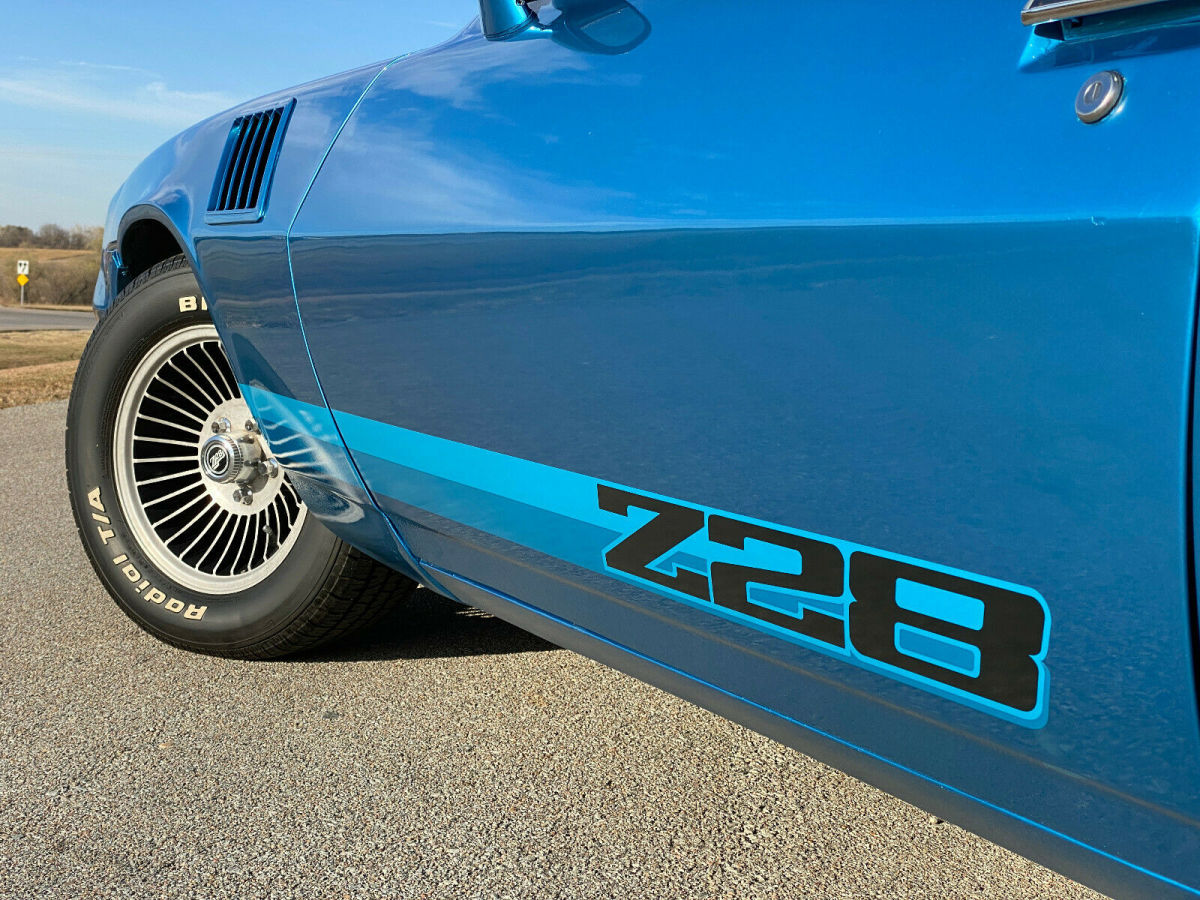 1979 Chevrolet Camaro Z28, 350ci 5.7L - 4 Speed, T-Tops, AC, Blue - photo 9