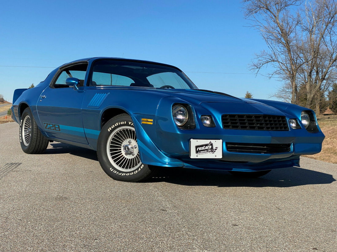 1979 Chevrolet Camaro Z28, 350ci 5.7L - 4 Speed, T-Tops, Blue - photo 2
