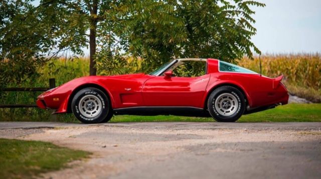 1979 Chevrolet Corvette -Red Hot Ready Summer Fun!! - photo 2