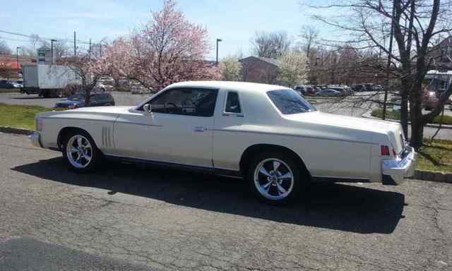 1979 Chrysler 300 Series - photo 2