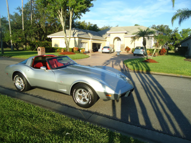 1979 CORVETTE - ABSOLUTLEY GORGEOUS - LOOKS LIKE NEW - YOU WONT FIND A NICER ONE 1979 Chevrolet Corvette