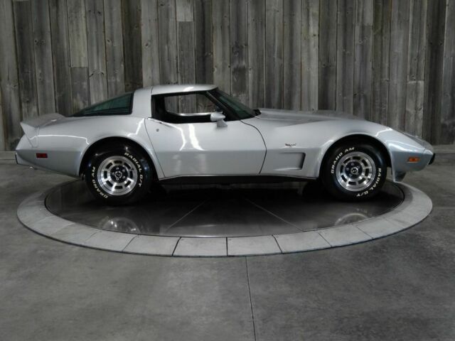 1979 Chevrolet Corvette Lots of new parts Nicely Detail Runs Great Cold AC - photo 5