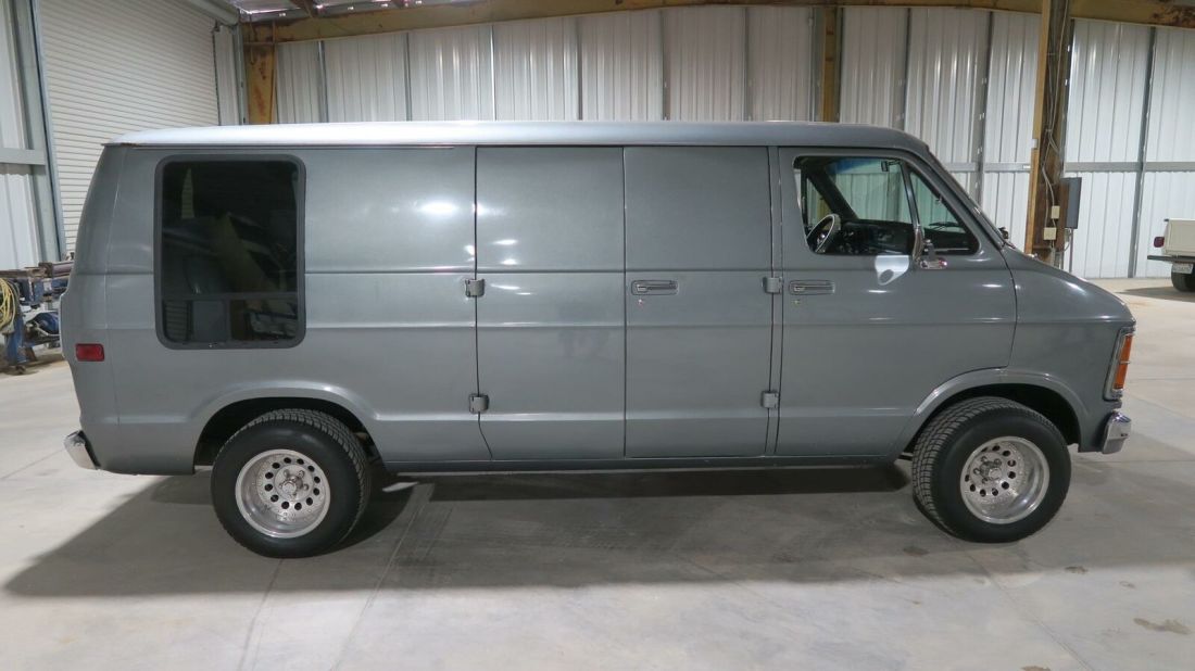 1979 Dodge B20 B20 360 V8! CLEAN WEST COAST VAN! - photo 2