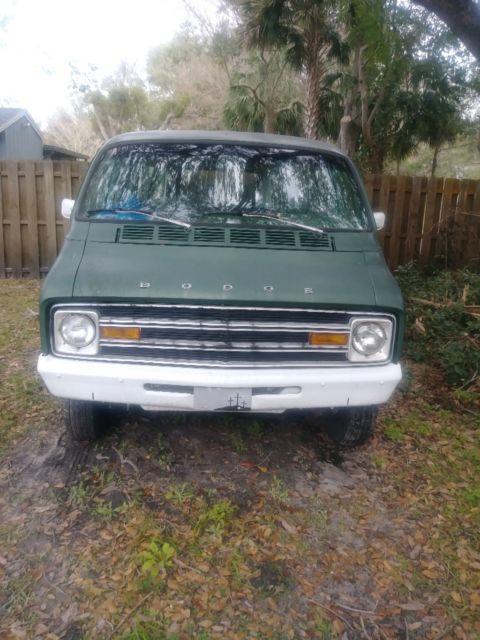 1979 Dodge P200 Van White - photo 2