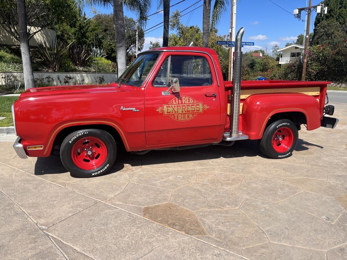 1979 Dodge D150 lil red express - photo 2