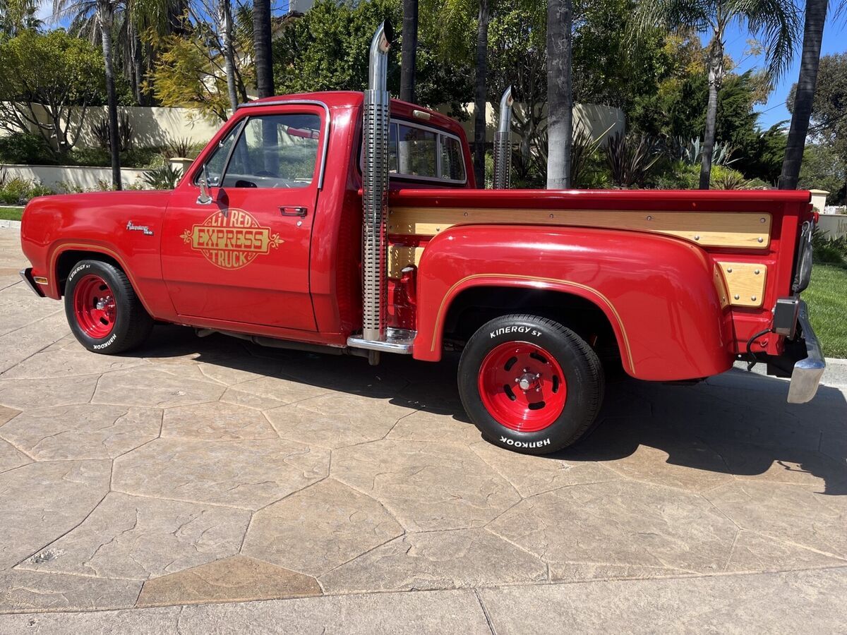 1979 Dodge D150 lil red express - photo 3