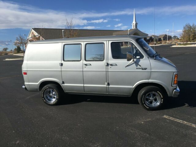 1979 Dodge Ram Van Tradesman B200 - photo 4