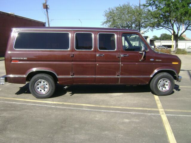 1979 Ford E-Series Van Club Wagon Chateau - photo 4
