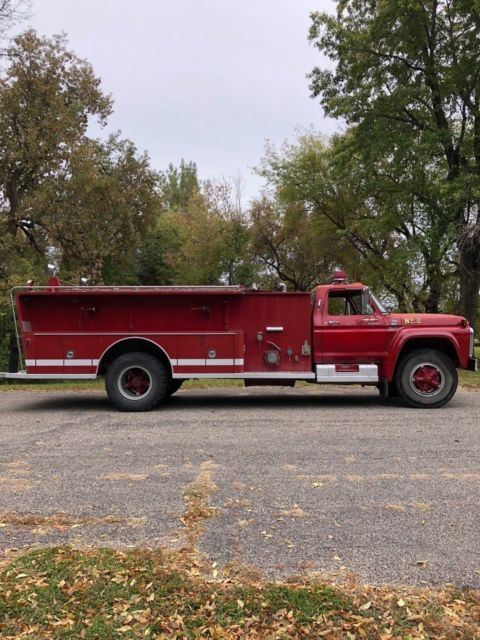 1979 Ford F800 custom cab - photo 2