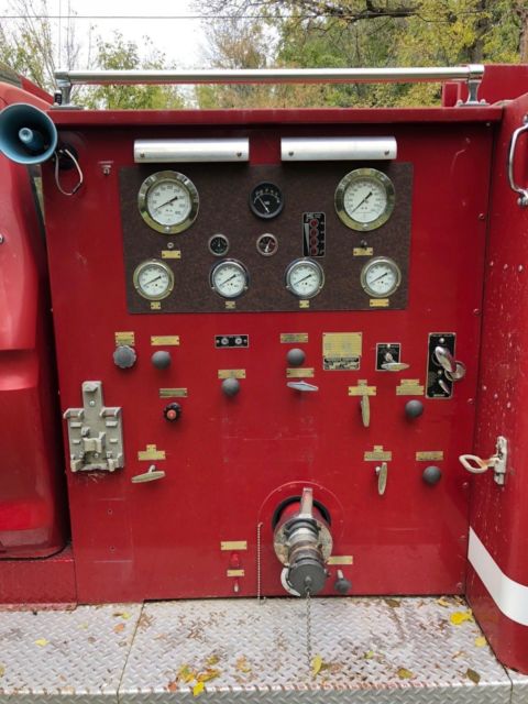 1979 Ford F800 custom cab - photo 8