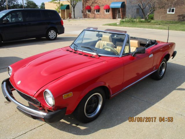 1979 Fiat 124 Spider NO RESERVE AUCTION - LAST HIGHEST BIDDER WINS CAR! - photo 2