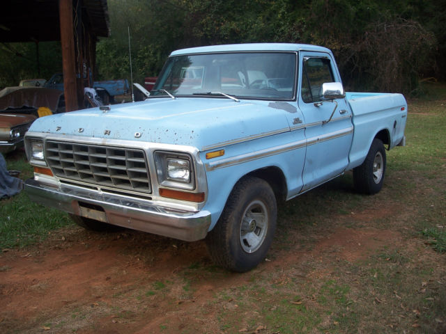 1979 FORD F-100 SHORTBED TRUCK/302 V-8 AUTOMATIC TRANSMISSION 1979 Ford F-100