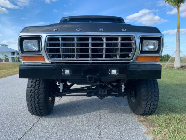 1979 Ford F-150 Ranger Lariet 4x4 A/C ZERO RUST NO RESERVE - photo 2