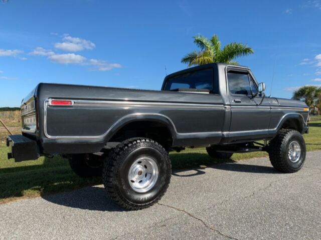 1979 Ford F-150 Ranger Lariet 4x4 A/C ZERO RUST NO RESERVE - photo 3
