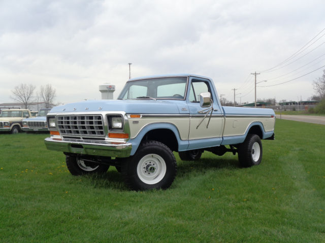 1979 Ford F-250 TWO TONE BLUE/WHITE - photo 2