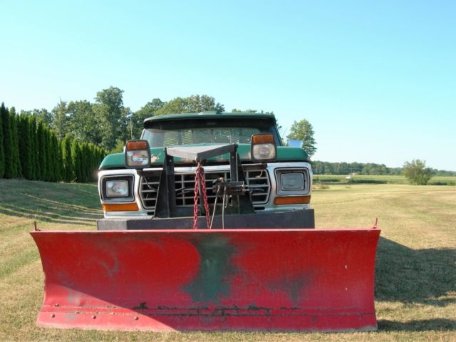 1979 Ford.. F250 Ranger dump truck.. 4x4 with plow.. parts or repair.. 1979 Ford F-250