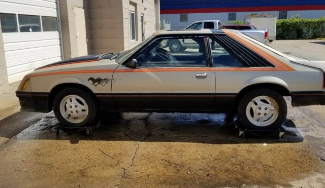 1979 Ford Mustang pace car - photo 2