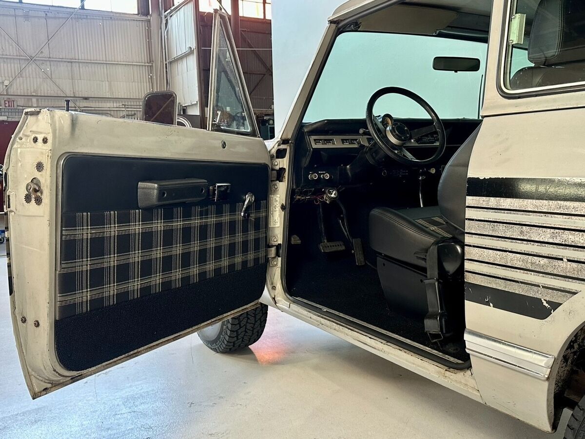 1979 International Harvester Scout 4WD V8 All Original Paint 100% Rust Free - photo 7