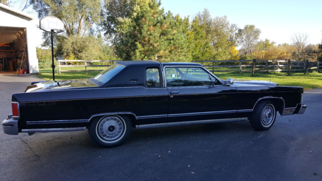 1979 Lincoln Continental Town Coupe - photo 3