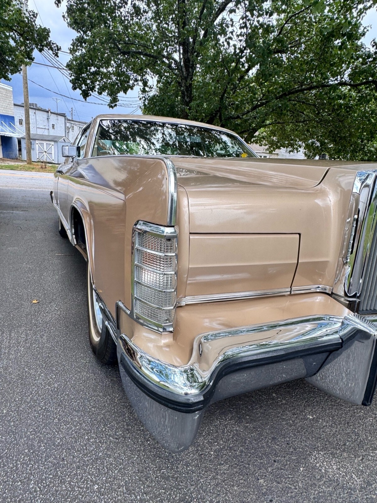 1979 Lincoln Continental town coupe - photo 2