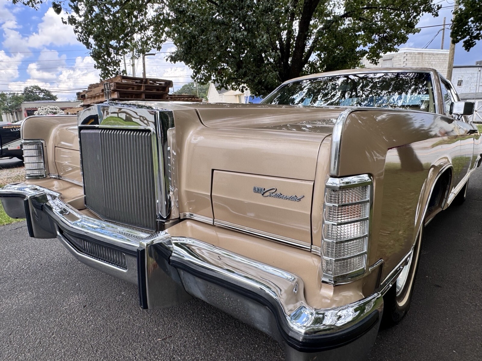 1979 Lincoln Continental town coupe - photo 3