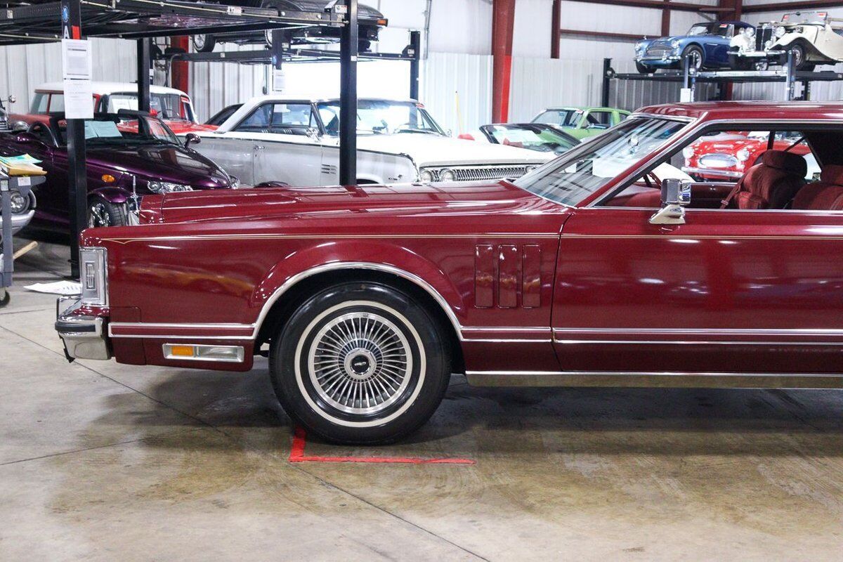1979 Lincoln Continental Mark V - photo 2