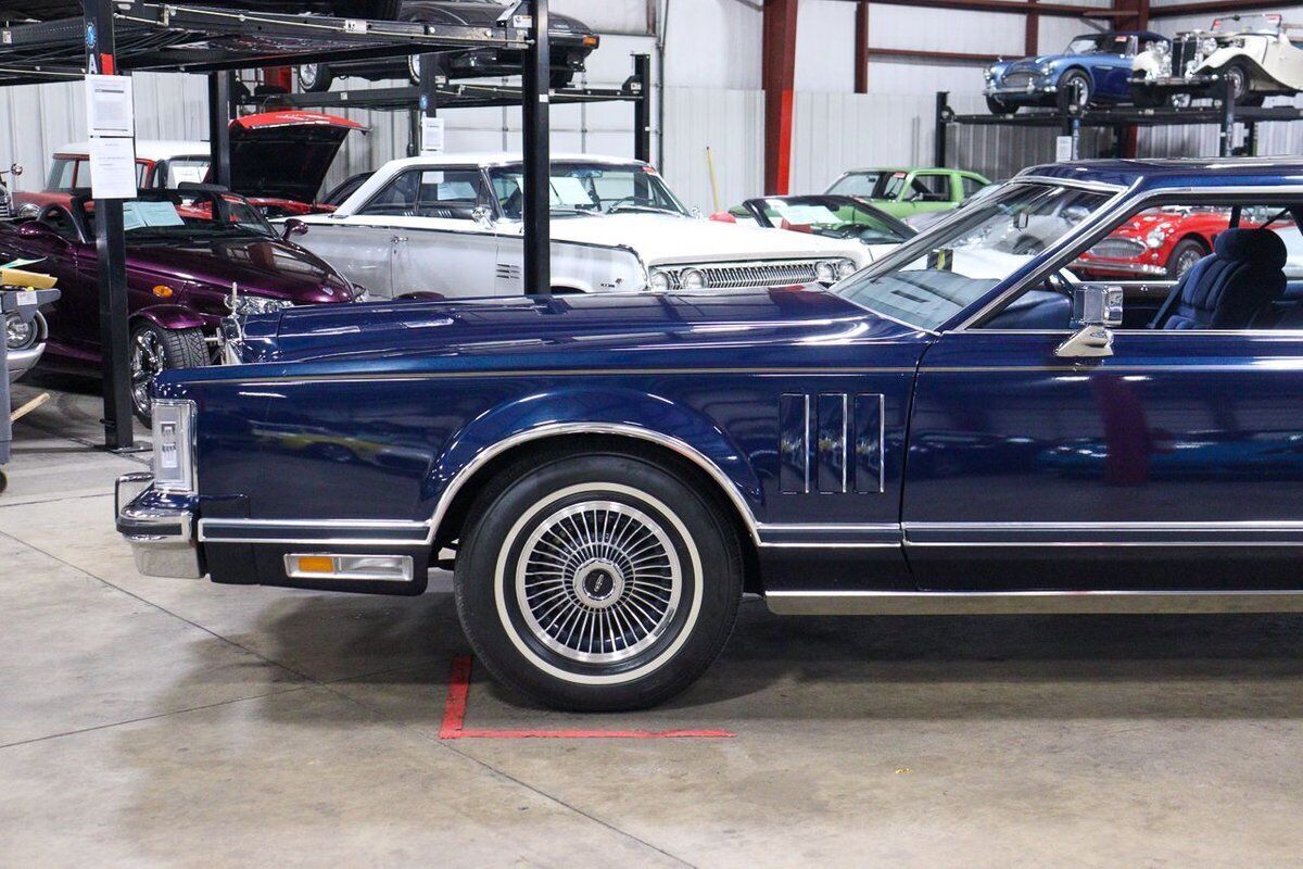 1979 Lincoln Continental Mark V - photo 2