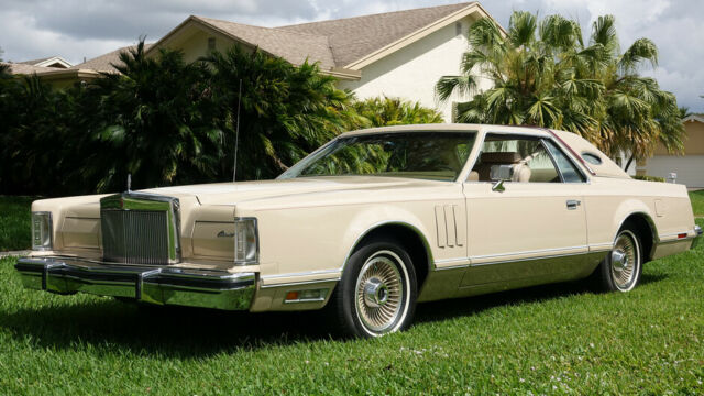1979 Lincoln Continental Mark V Cartier “18,892 miles Showroom New” 1979 Lincoln Continental