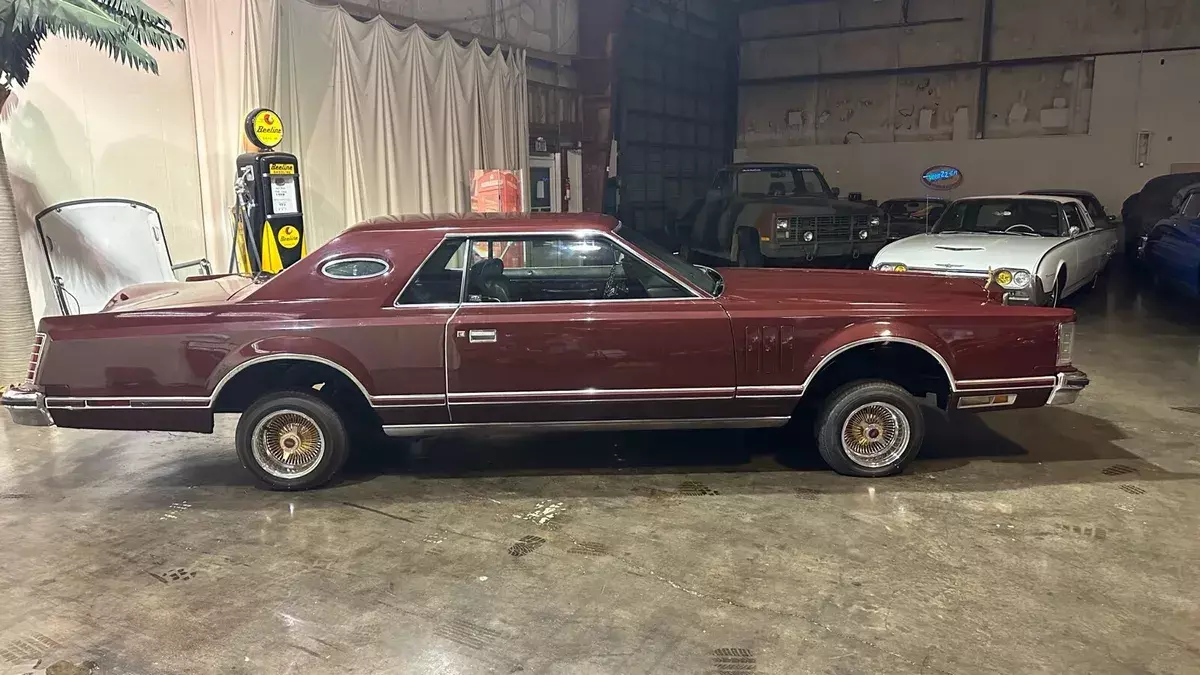 1979 Lincoln Continental Red Mark V 1979 Lincoln Continental Mark V