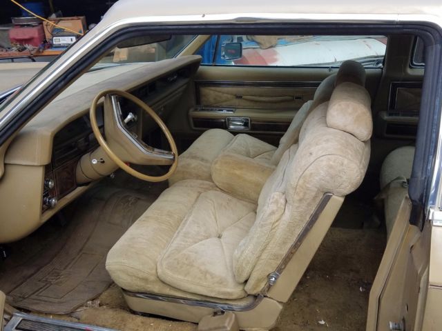 1979 Lincoln Town Car Gold, white, chrome - photo 2