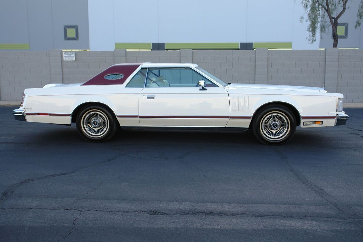 1979 Lincoln Continental Mark V - photo 2
