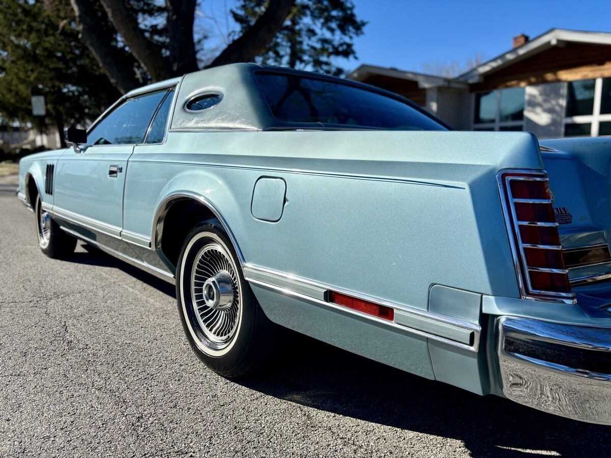 1979 Lincoln Mark V ⭐️1 owner 100% original only 27,300 documented miles ⭐️ - photo 12