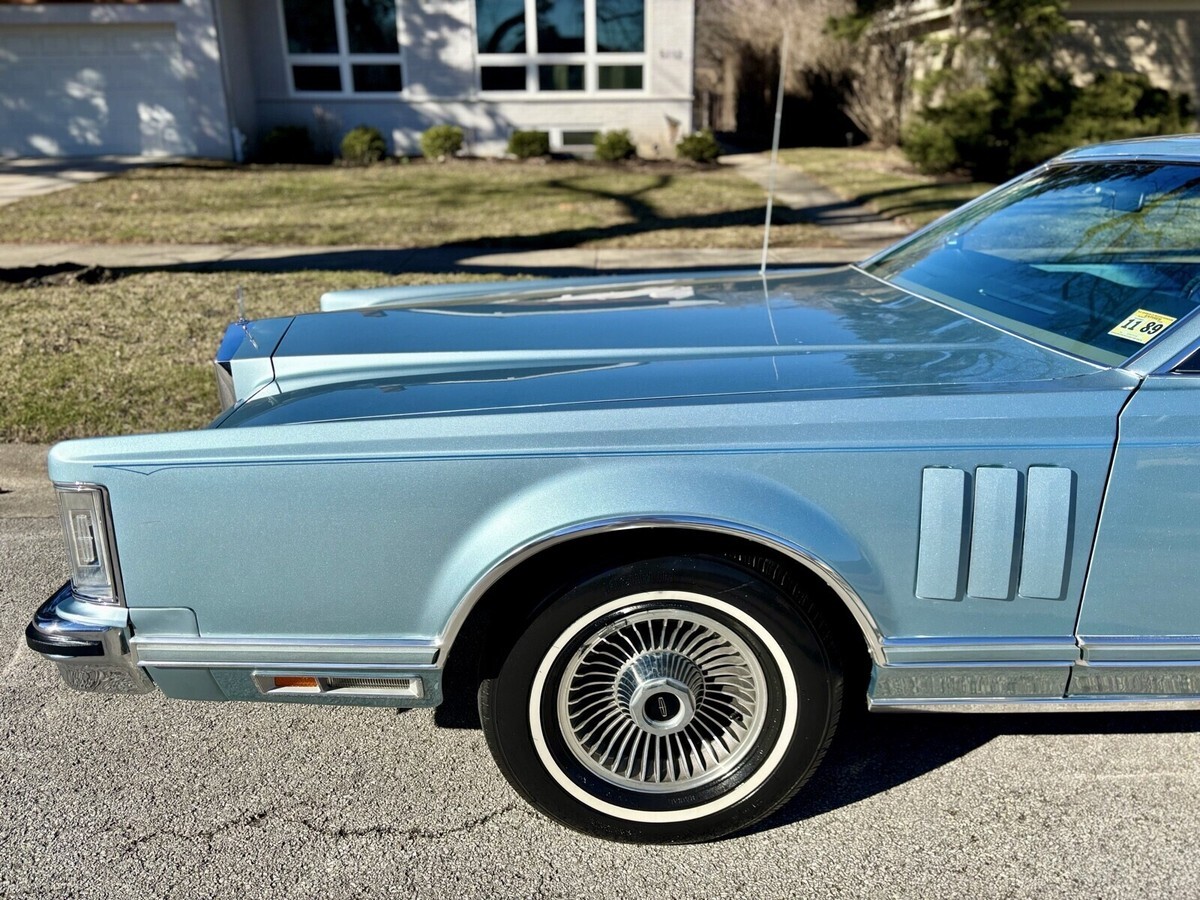 1979 Lincoln Mark V ⭐️1 owner 100% original only 27,300 documented miles ⭐️ - photo 4