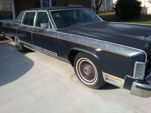 1979 lincoln runs and drive ( Rusting away Lots of Accessories included ) 1979 Lincoln Continental