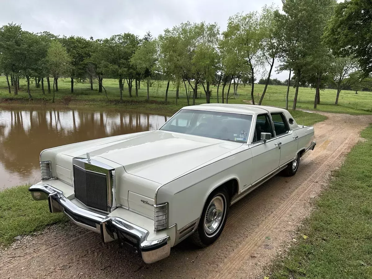 1979 Lincoln Town Car Sedan White 1979 Lincoln Town Car