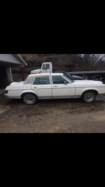 1979 Lincoln Versailles Base Sedan 4-Door 5.0L 1979 Lincoln Other Base Sedan 4-Door