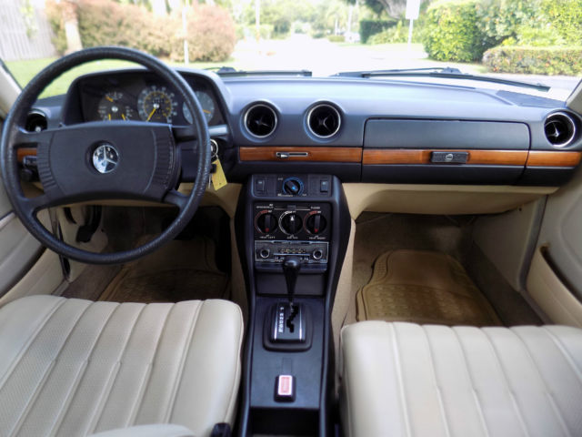 1979 Mercedes-Benz 200-Series - photo 10