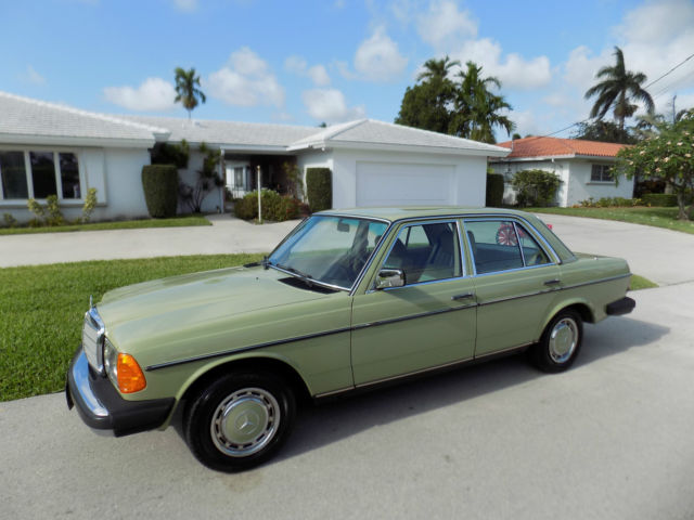 1979 Mercedes-Benz 200-Series - photo 2